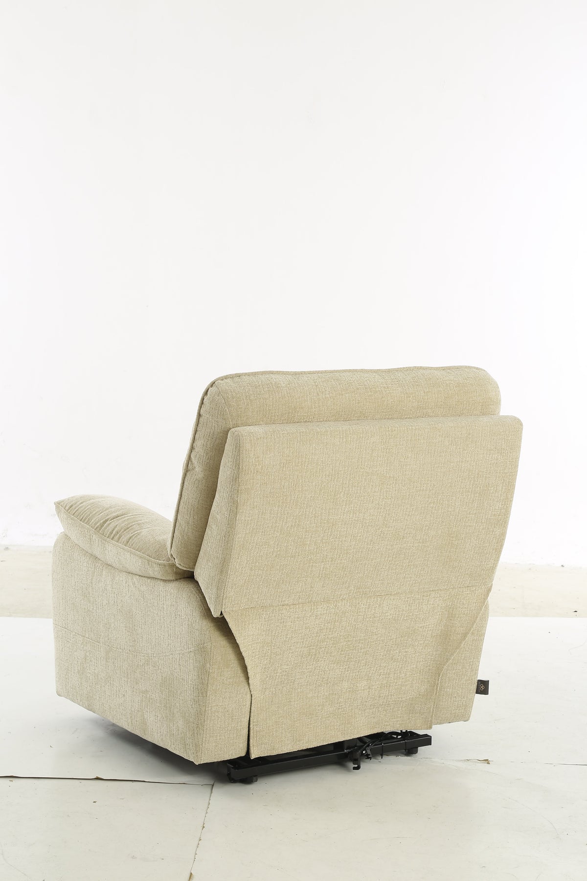 Cornwall Rise and Recline Massage Chair In Beige