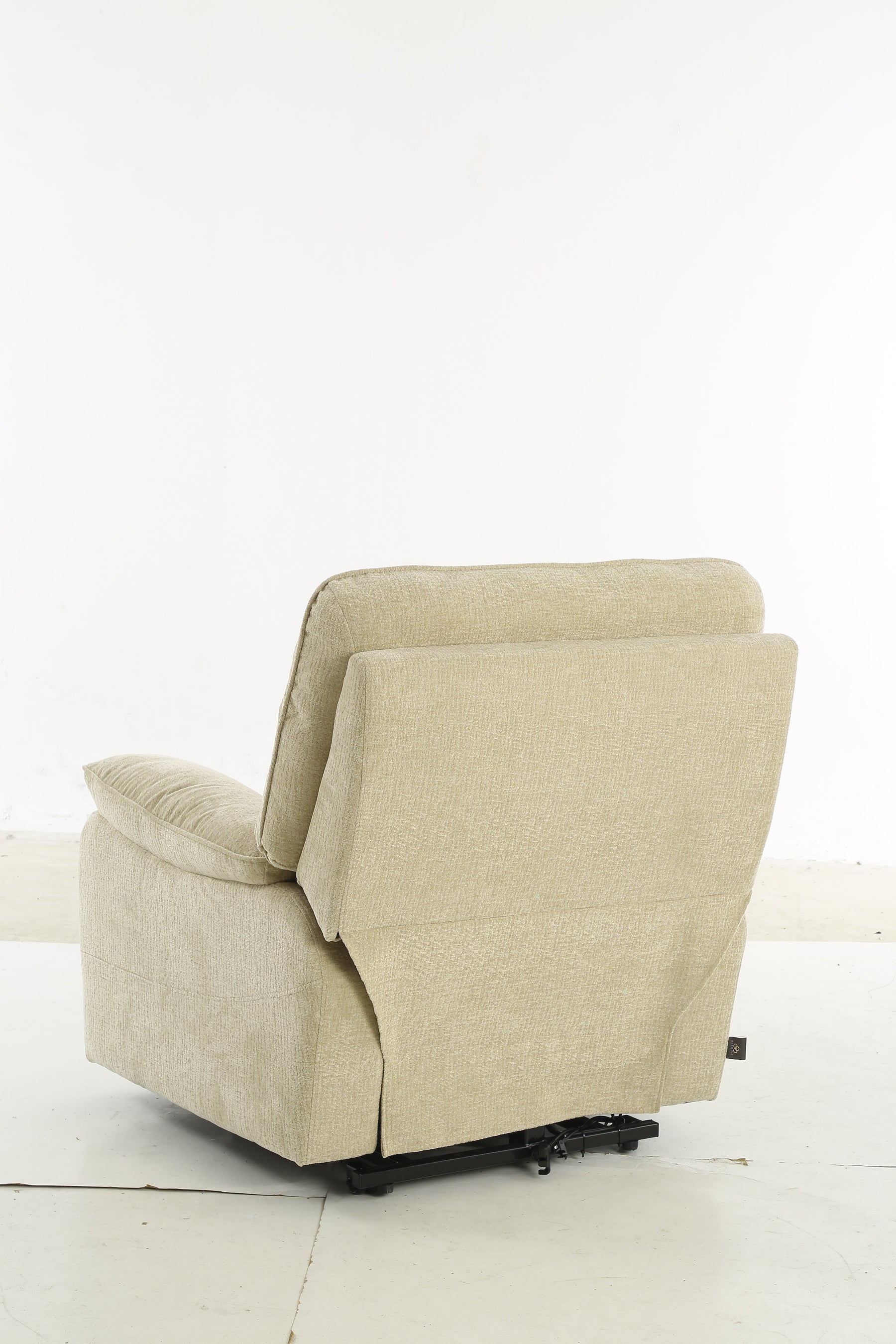 Cornwall Rise and Recline Massage Chair In Beige