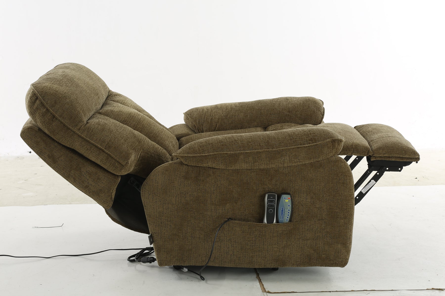 Cornwall Rise and Recline Massage Chair In  Brown