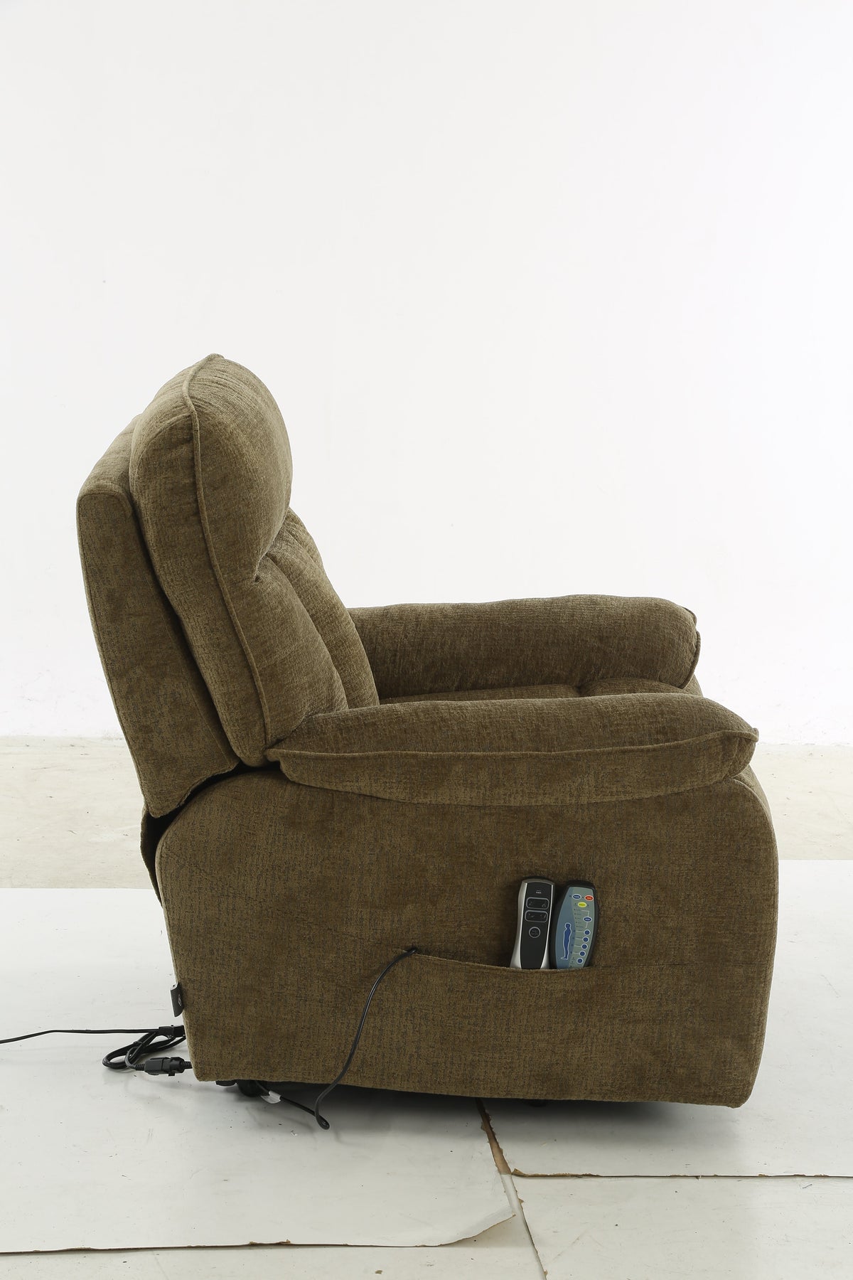 Cornwall Rise and Recline Massage Chair In  Brown