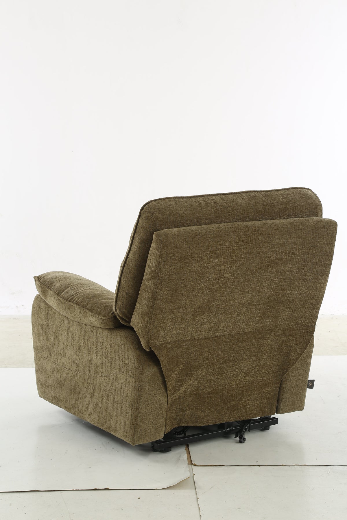 Cornwall Rise and Recline Massage Chair In  Brown